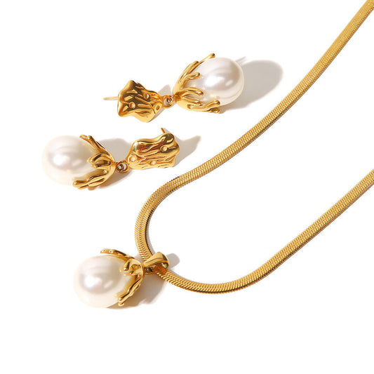 Aimiee Pearl Earrings